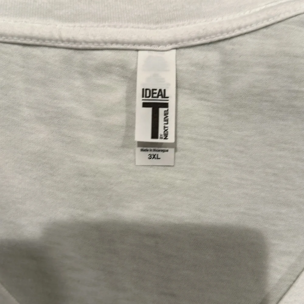 Disney “Mommy” 3X Women’s White V-Neck T-Shirt. - Picture 5 of 5